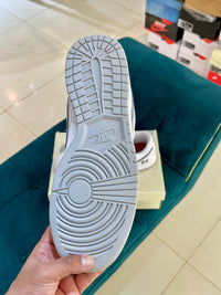 SB Dunk Low Supreme 94 White Metalic Silver