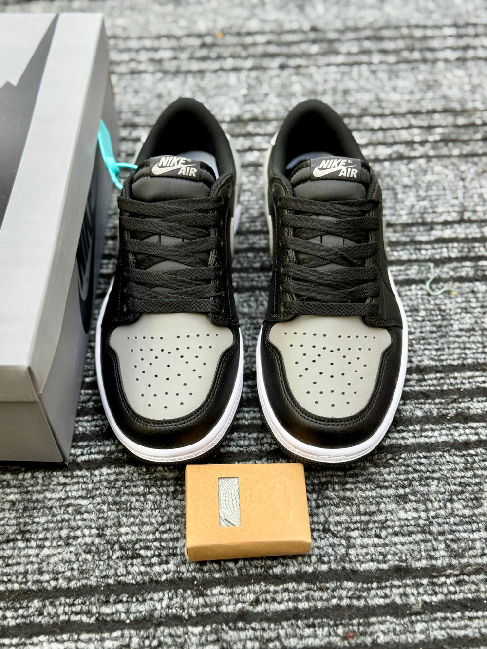 Air Jordan -1 Low OG Shadow