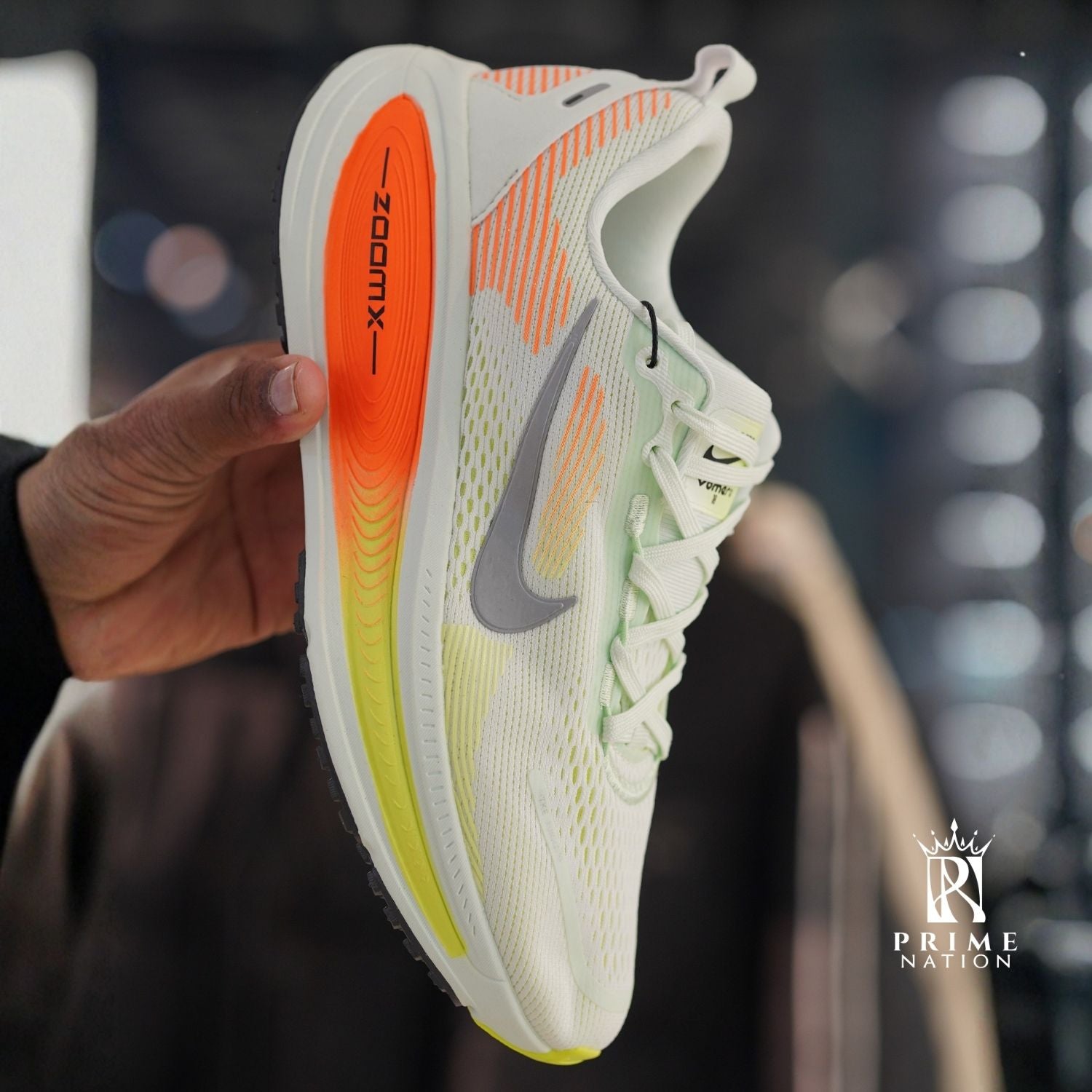 Nike Vomero 18 Barely Green