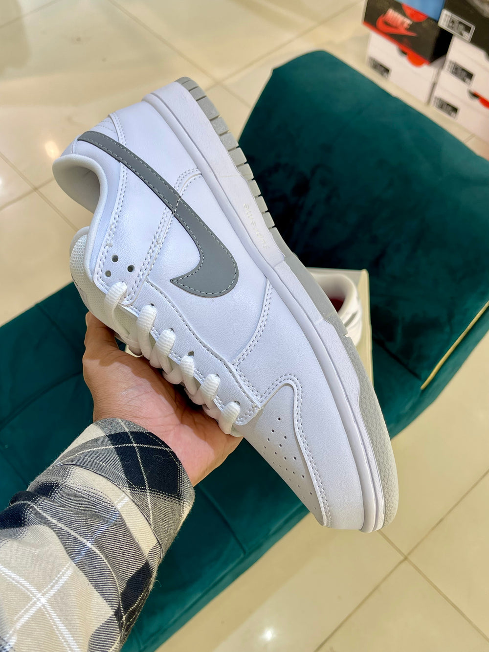 SB Dunk Low Supreme 94 White Metalic Silver