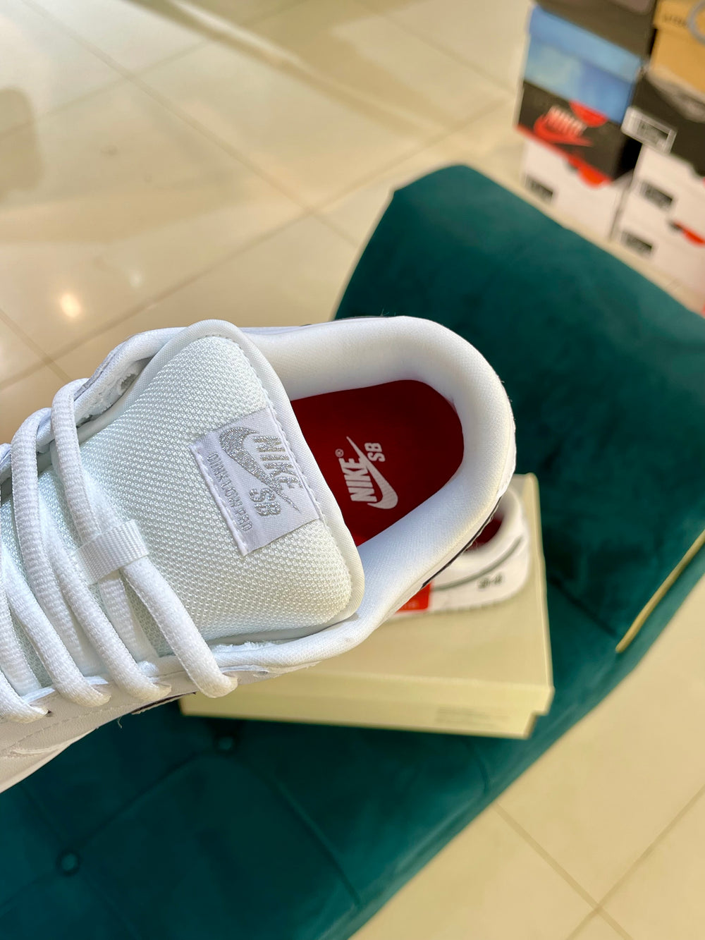 SB Dunk Low Supreme 94 White Metalic Silver