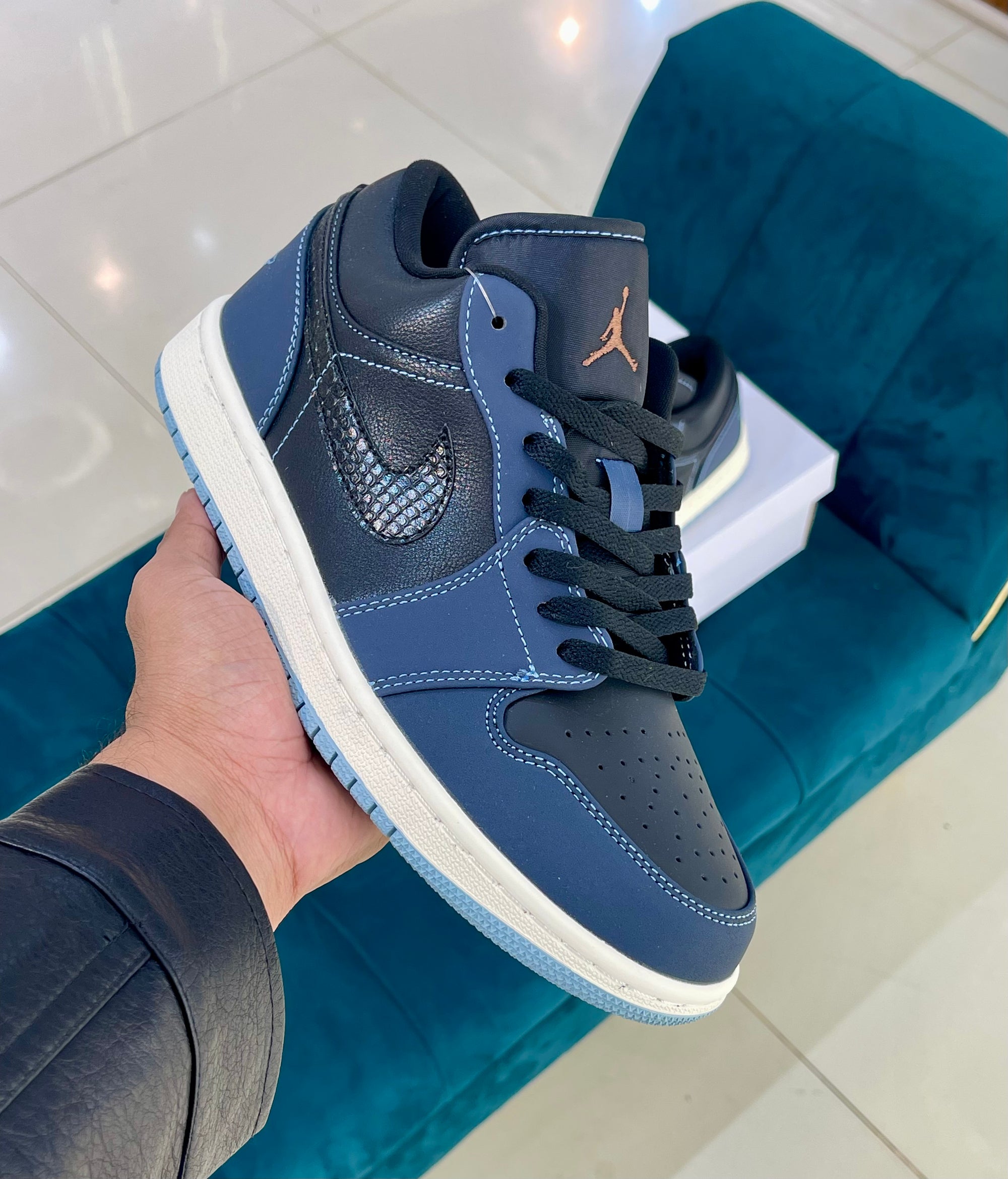 Jordan 1 low Black Dark Obsidian