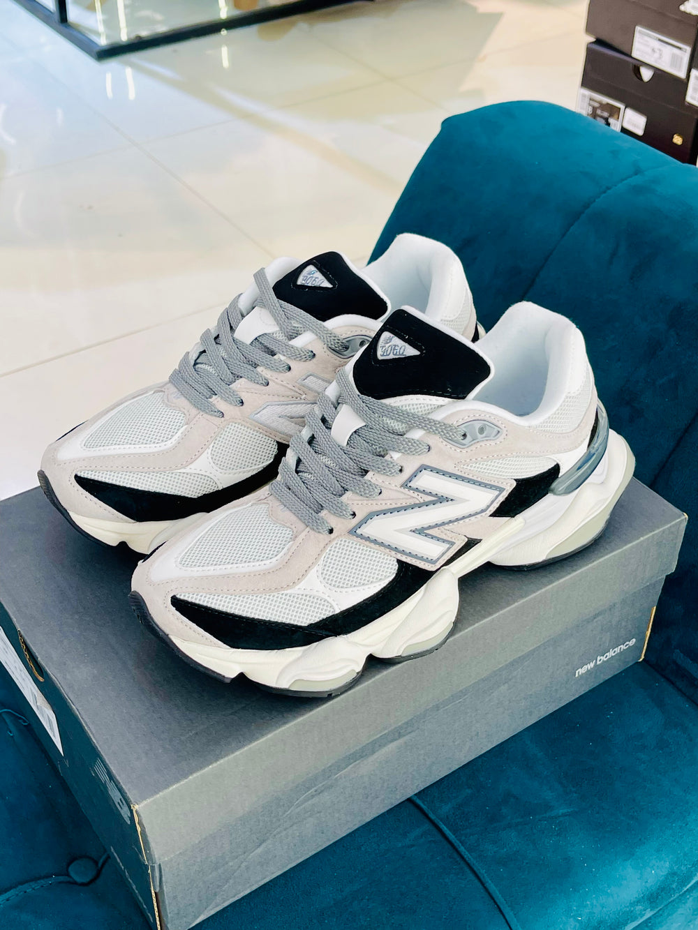 New Balance 9060 Phantom Casterlrock