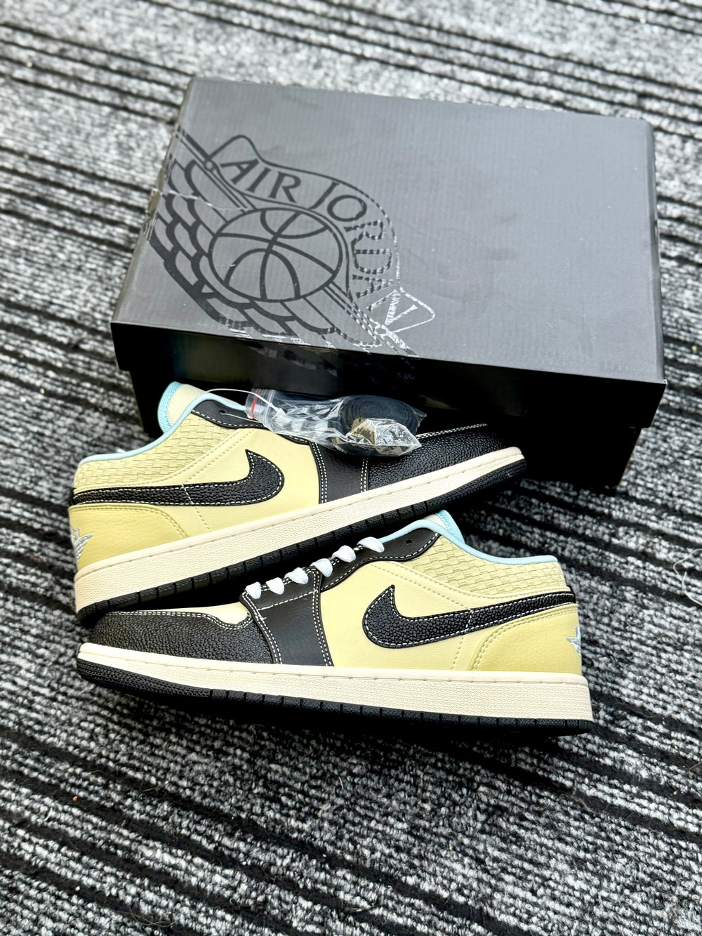 AJ-1 Low Black Muslin