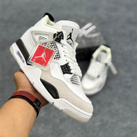 Jordan 4 RetroMilitary Black