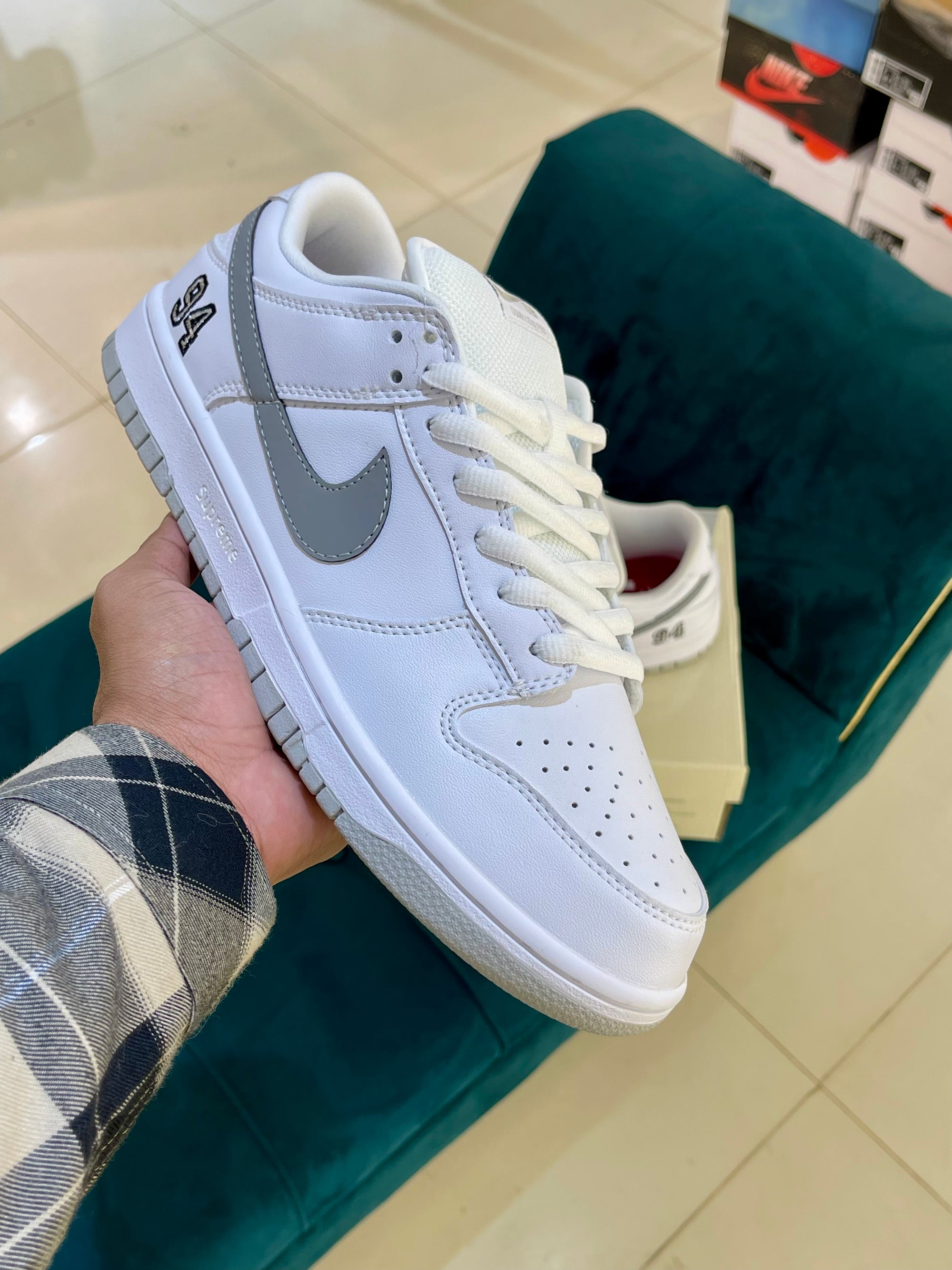 SB Dunk Low Supreme 94 White Metalic Silver