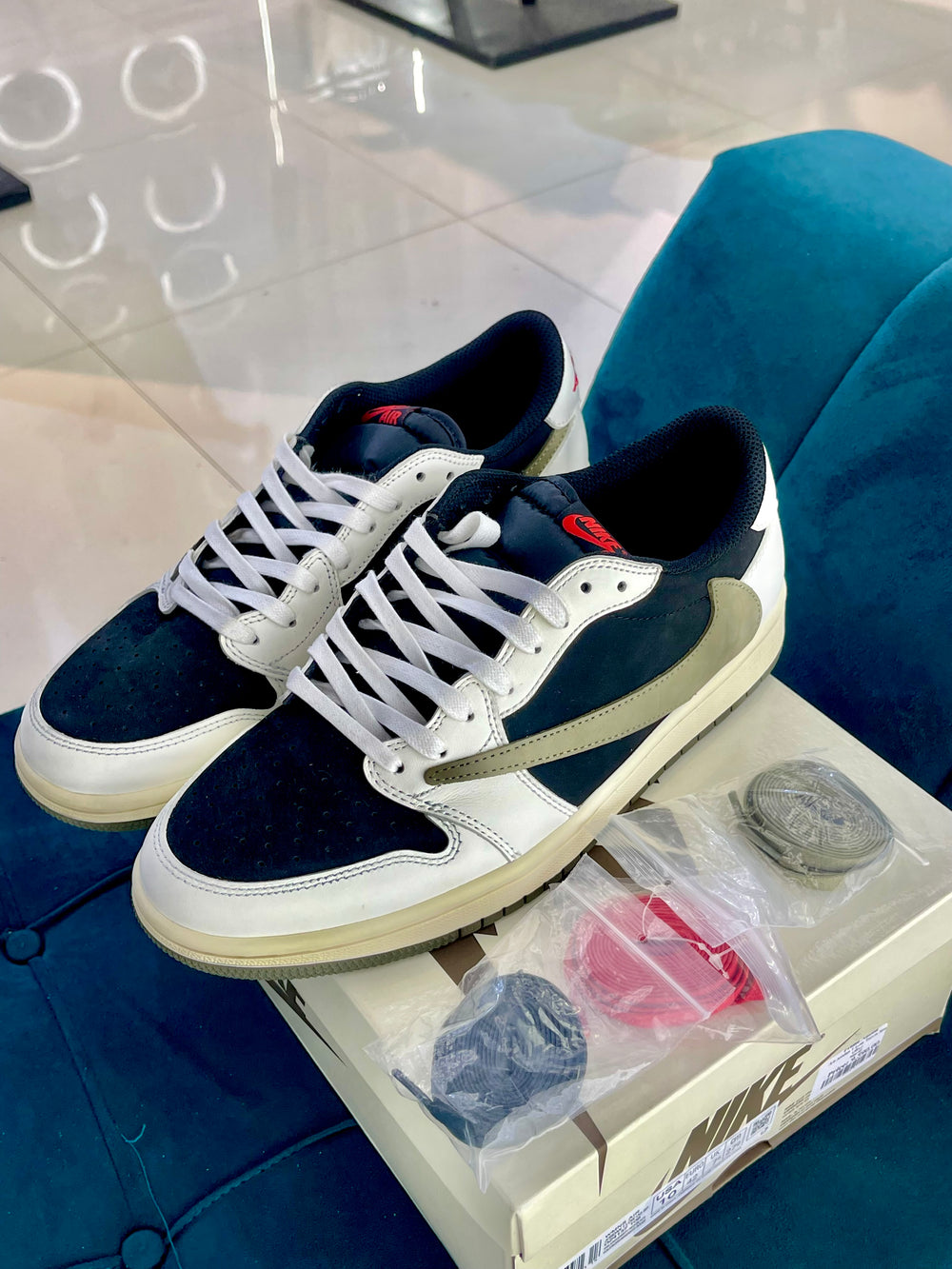 Jordan-1 Low Olive Mocha