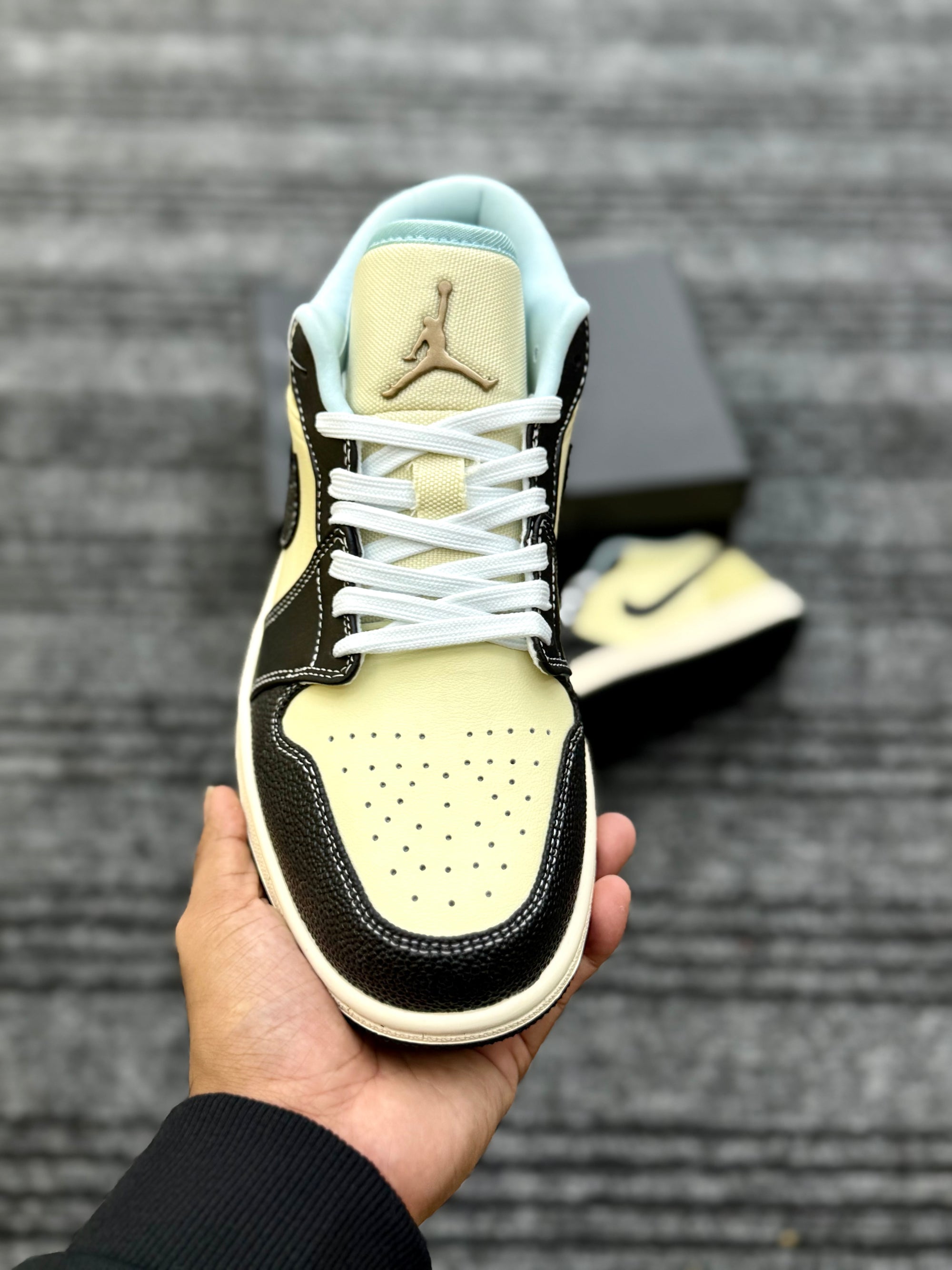 AJ-1 Low Black Muslin