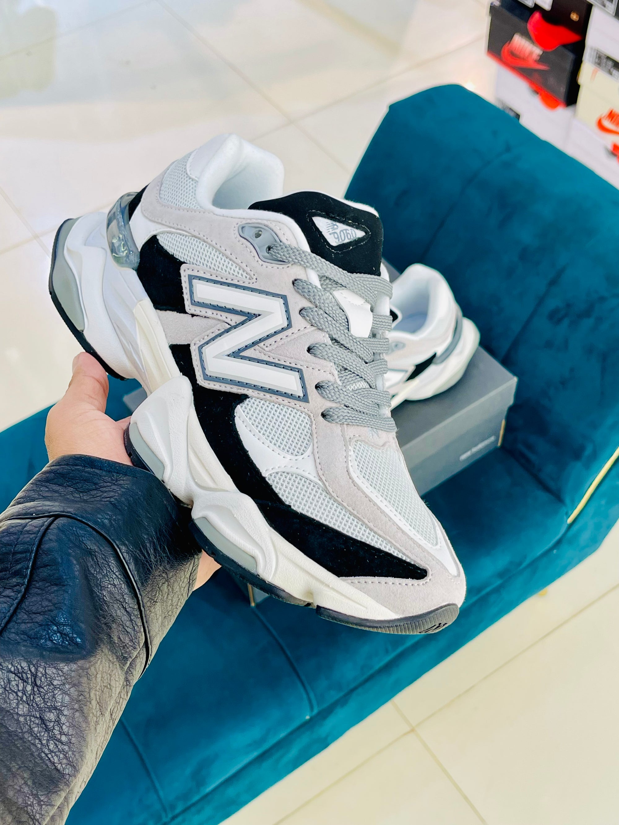 New Balance 9060 Phantom Casterlrock