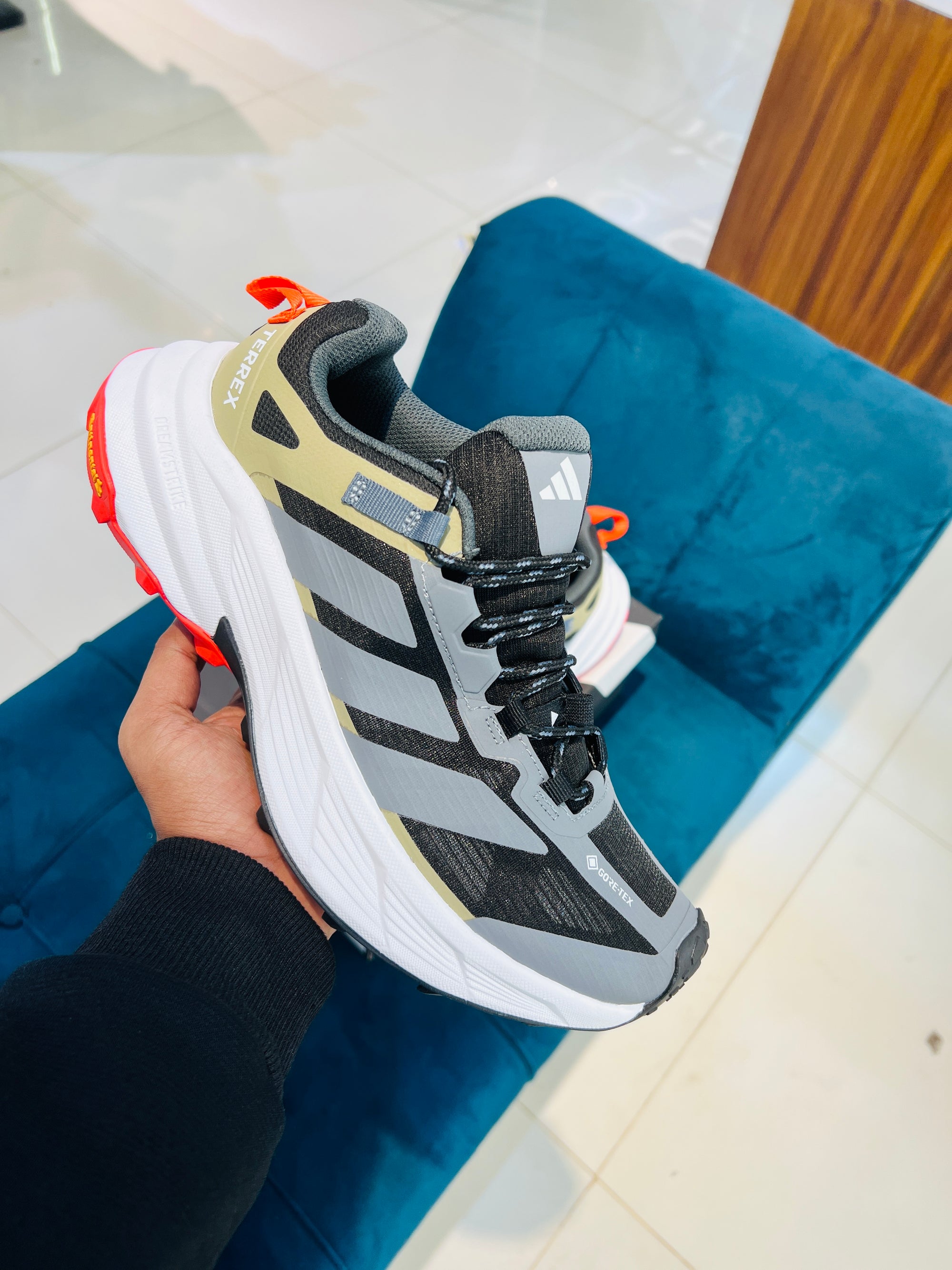 Terrex Trailmaker grey and olive
