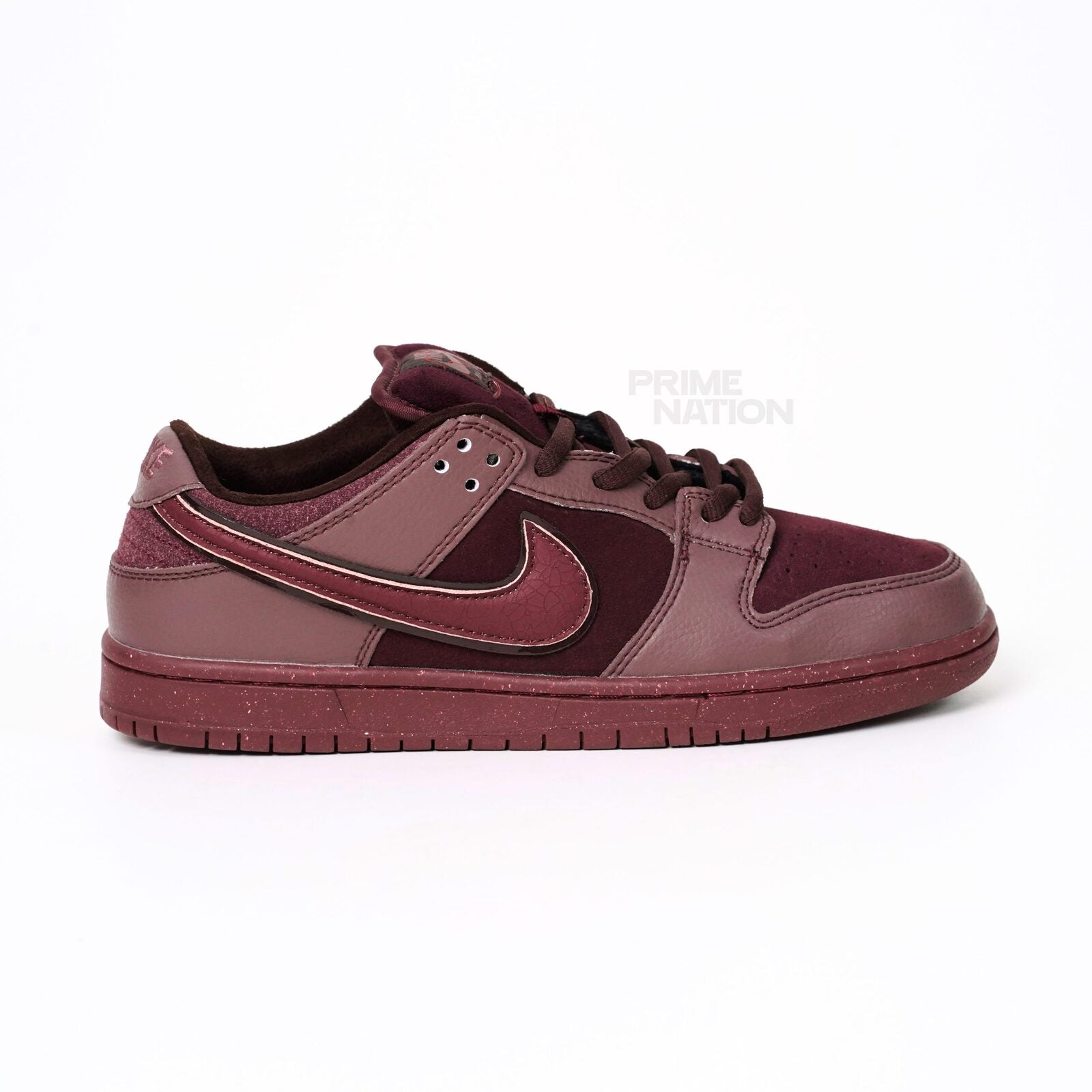 SB Dunk Maroon