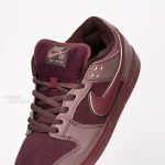 SB Dunk Maroon - Image 3